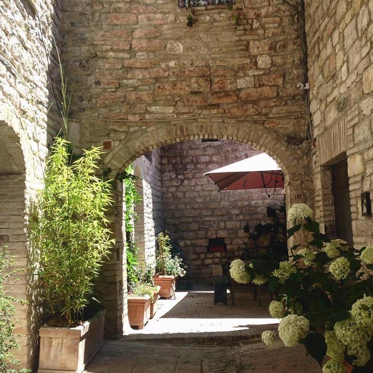 Residenza La Corte Assisi Bagian luar foto